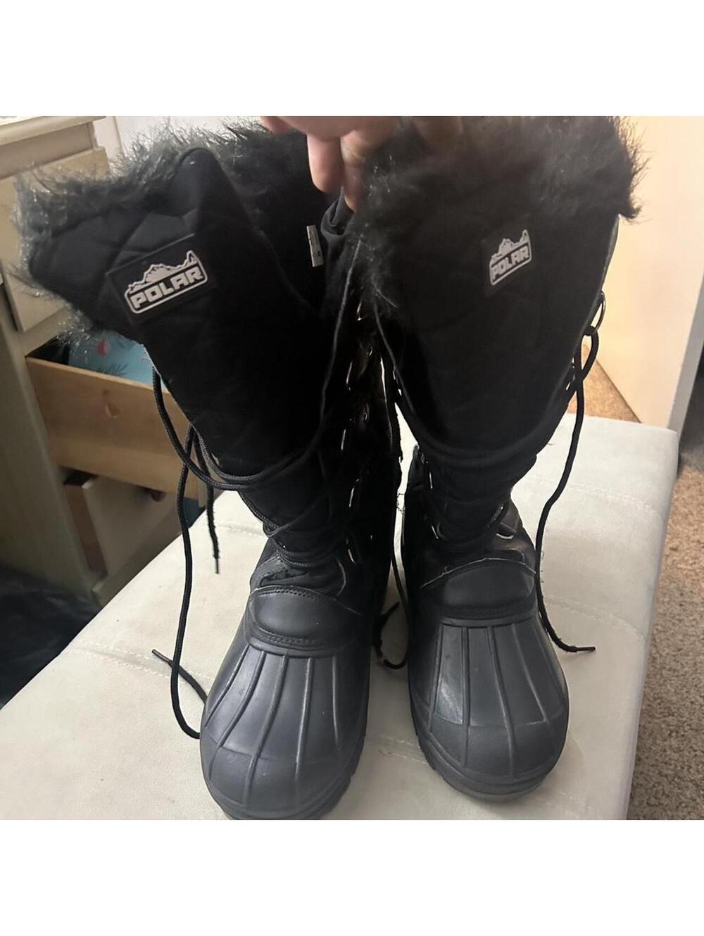 Black Polar winter boots with faux fur lining #winterboots